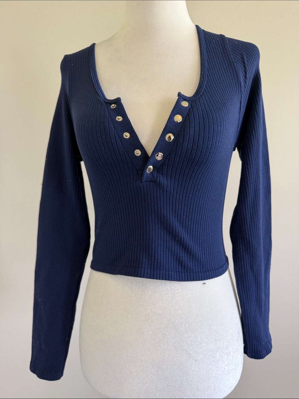 Suzette collections  Navy Ribbed Henley Crop Top Sz Xs/s